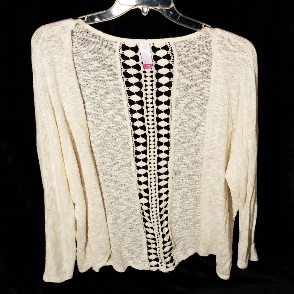 Lightweight sweater